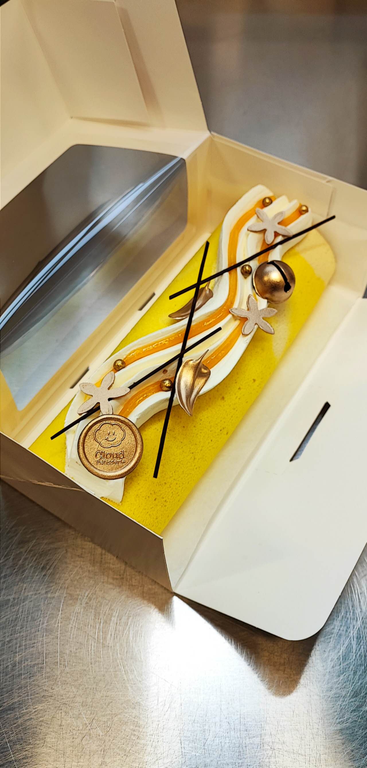 Mango-passionhedelmärullakakku (24cm)