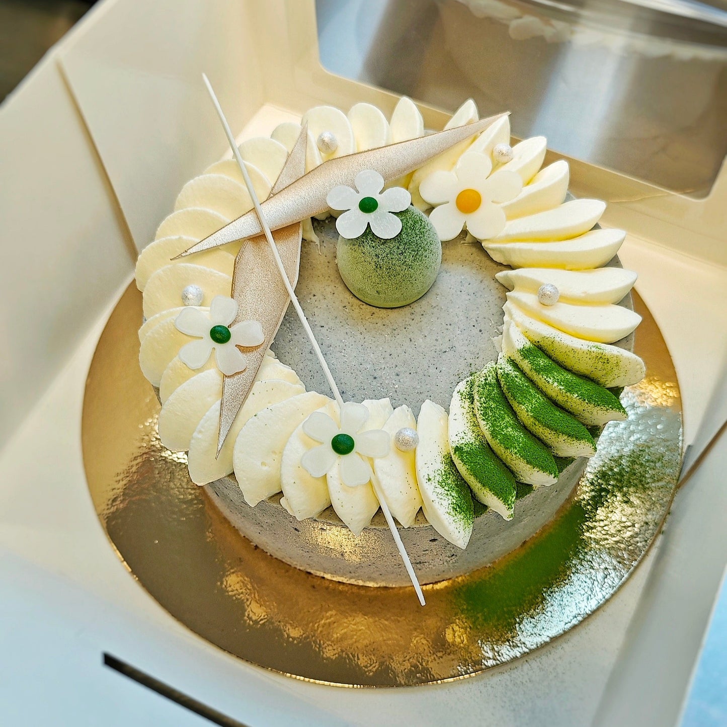 Matcha Black Sesame Mousse -kakku