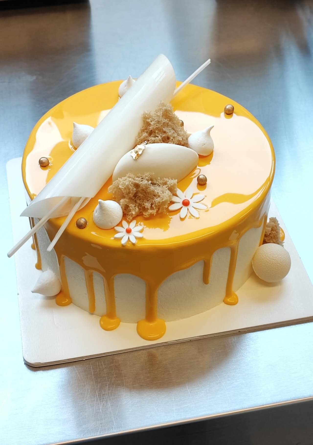 Mango passionhedelmäkakku